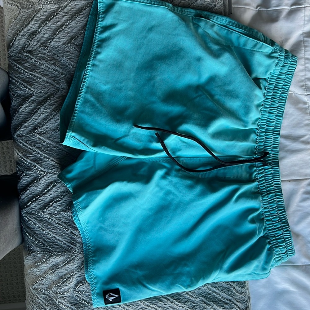 Volcom L swim trunks